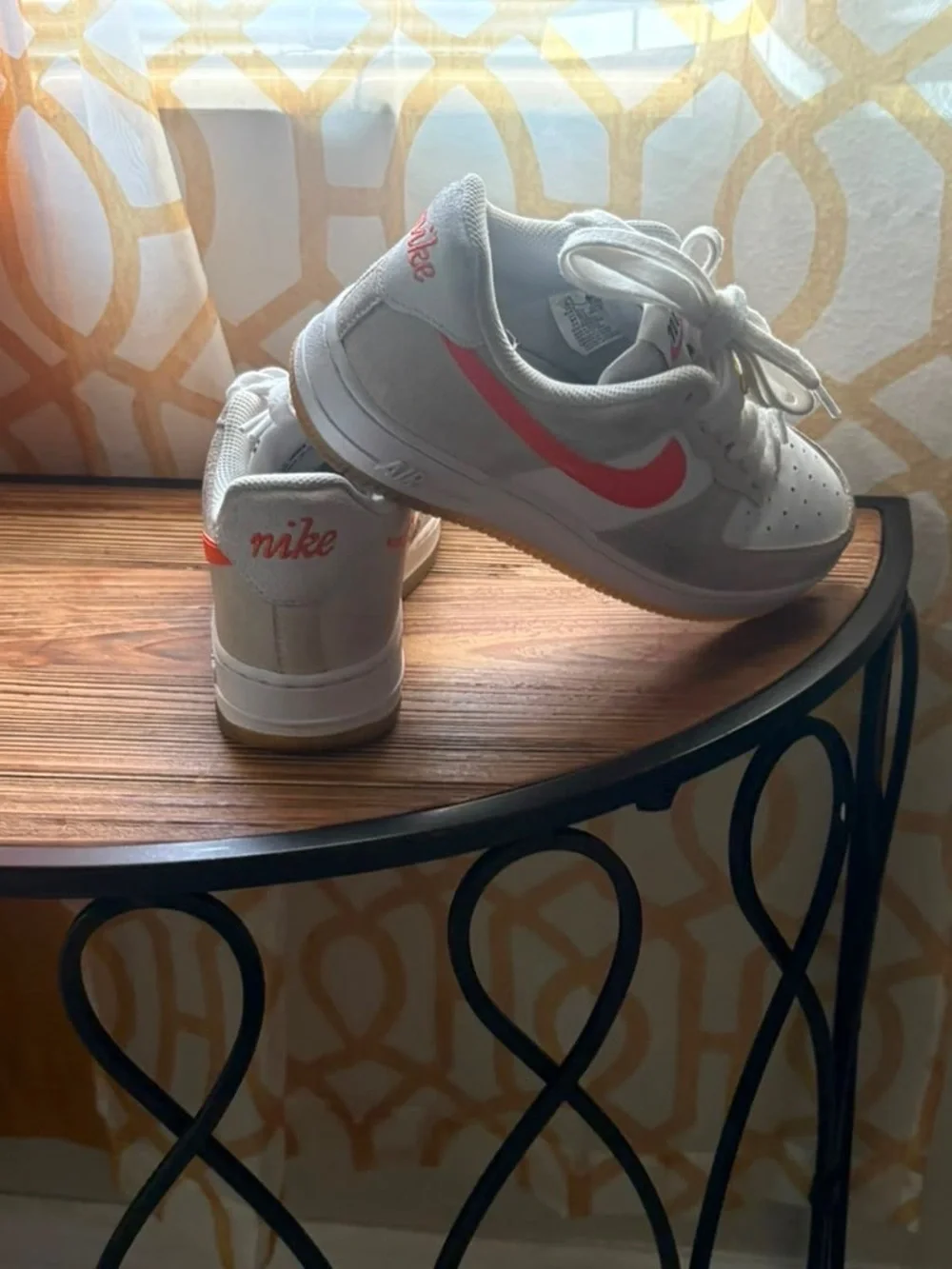 Nike Low-Top Sneakers in White, Beige and Red Swoosh